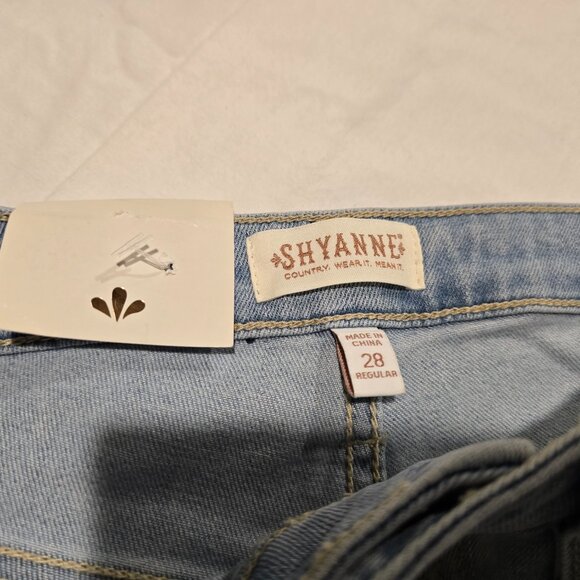 NWT Shyanne Country Wear Mid Rise Flare Distressed Jeans 28 Regular x 34 Long - Picture 4 of 16
